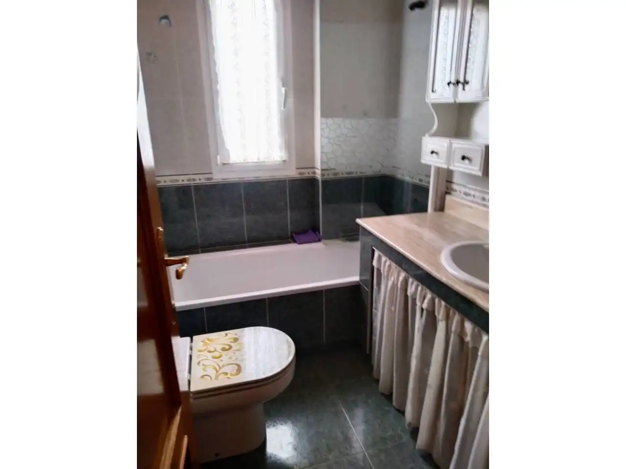Bany de Casa o xalet en venda en Villariezo amb Calefacció, Jardí privat i Parquet