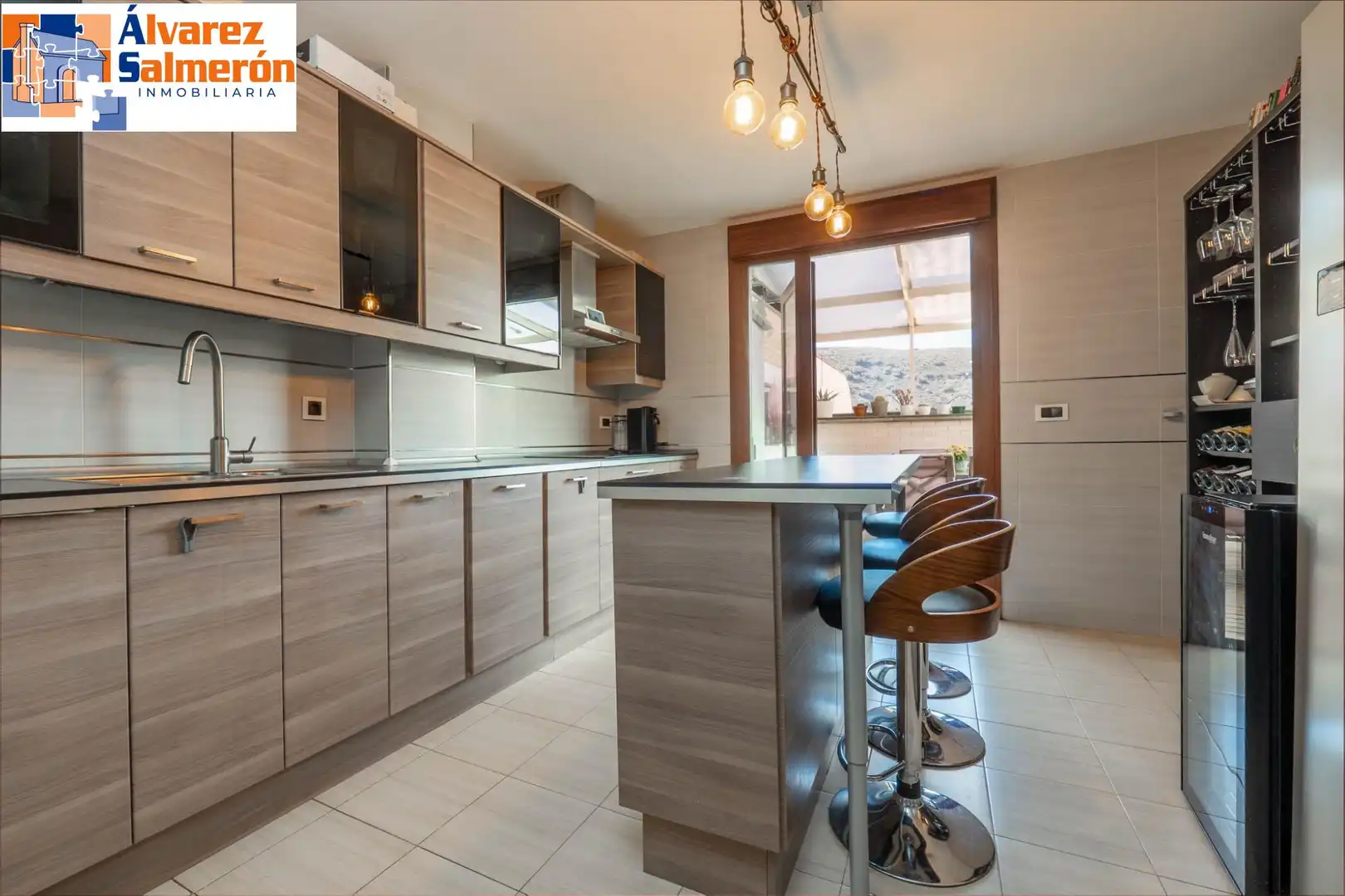 Cocina de Casa adosada en venta en Granada con Aire acondicionado y Terraza