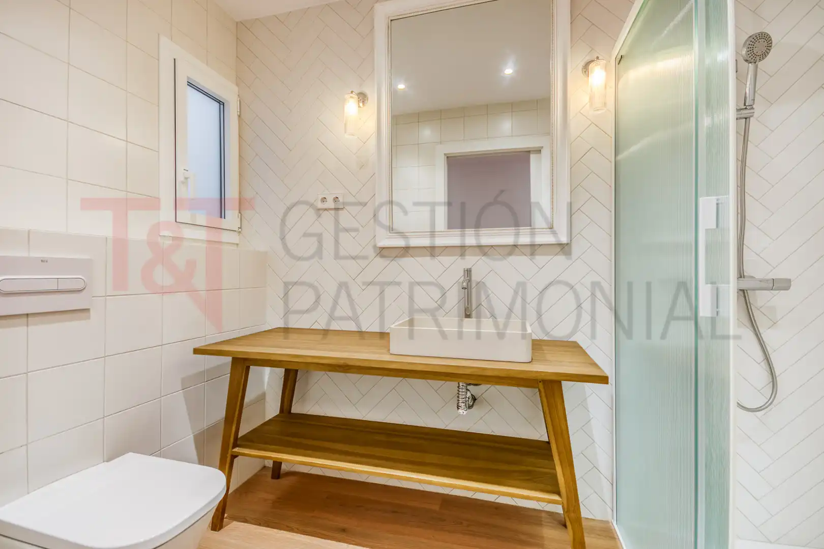 Baño de Piso en venta en Barcelona con Aire acondicionado, Horno y Balcón