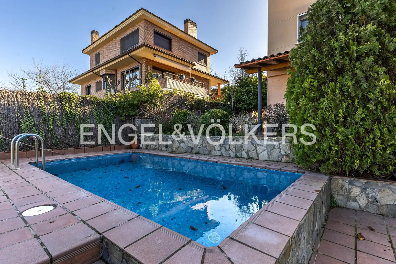 Swimming pool of Houses for sale in Sant Cugat del Vallès  with Air Conditioner, Heating and Private garden