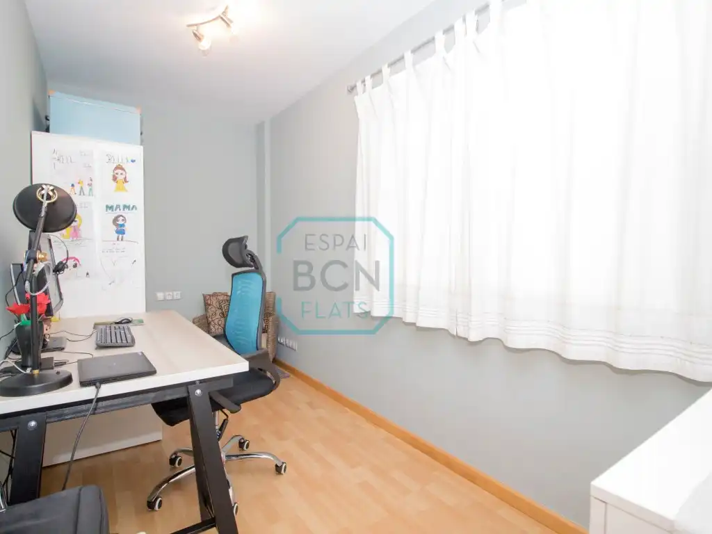 Schlafzimmer von Maisonette zum Verkauf in Barcelona