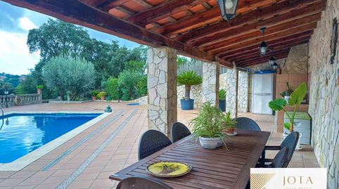 CASA DE 6 HABITACIONES CON PISTA DE TENIS PISCINA Y 2 GARAJES, imatge 4