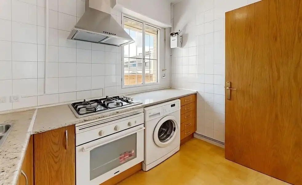 Küche von Wohnung zum Verkauf in Madrid mit Klimaanlage und Heizung