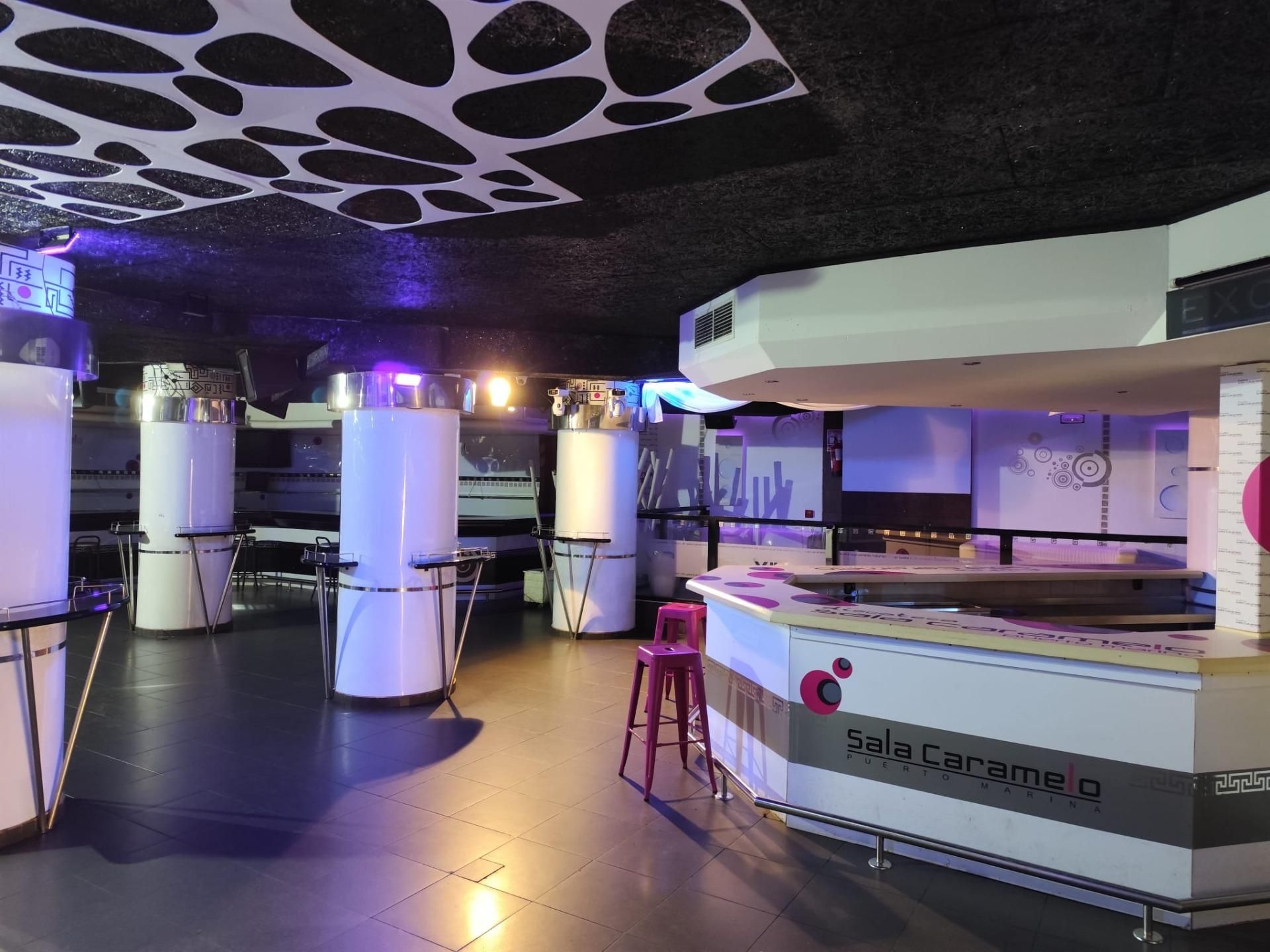 Local en traspaso en Puerto Marina