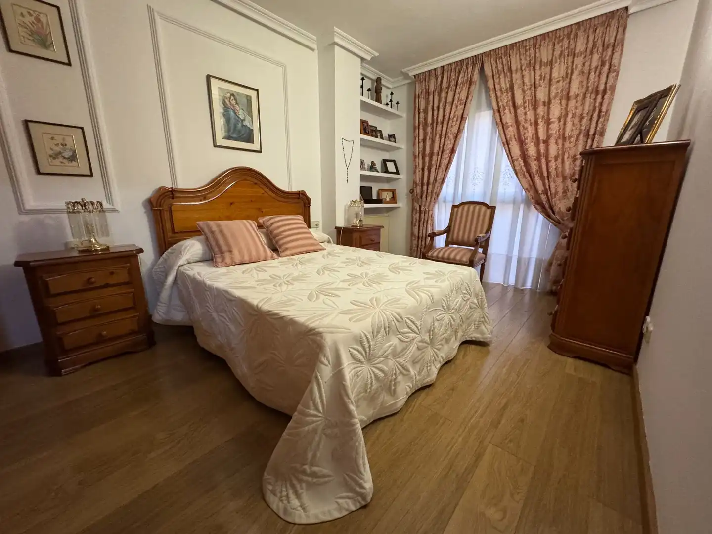 Schlafzimmer von Wohnung zum Verkauf in Girona mit Klimaanlage, Heizung und Möbliert