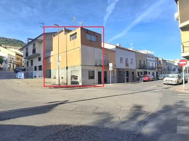 Casa amb balcó en venda a Calle Condestable Iranzo 1