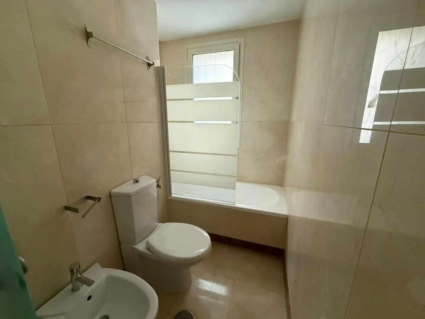 Baño de Piso en venta en Marbella con Calefacción, Terraza y Piscina comunitaria