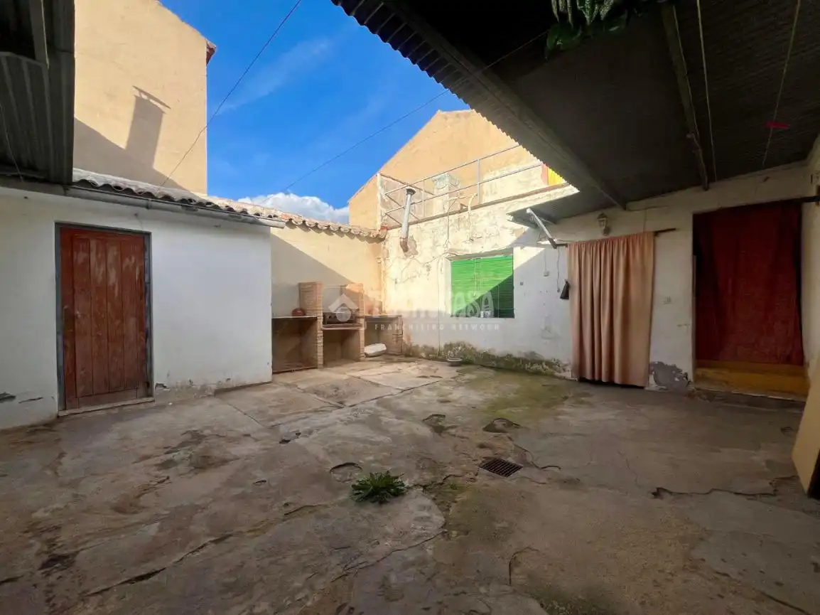 Exterior view of Detached homes for sale in Valdepeñas  with Air Conditioner, Heating and Terrace
