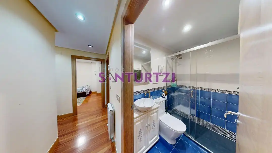 Baño de Piso en venta en Santurtzi  con Calefacción, Terraza y Trastero