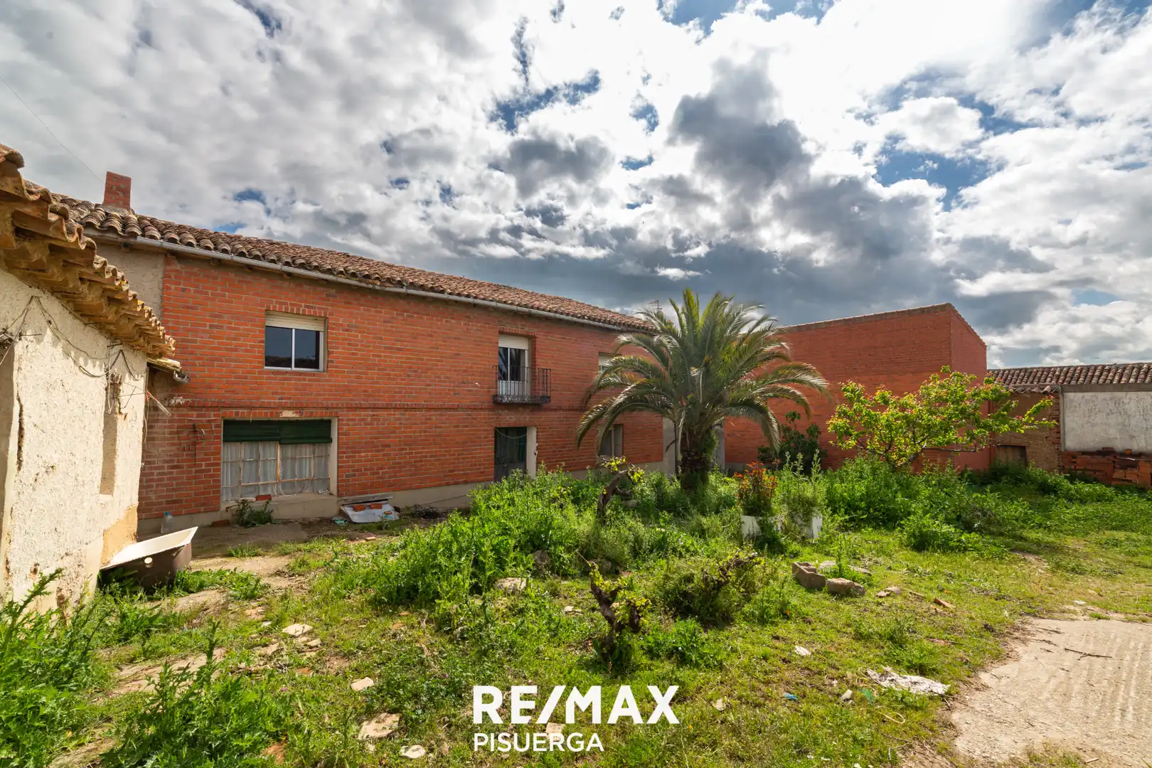Exterior view of Houses for sale in Tordehumos  with Private garden, Terrace and Storage room