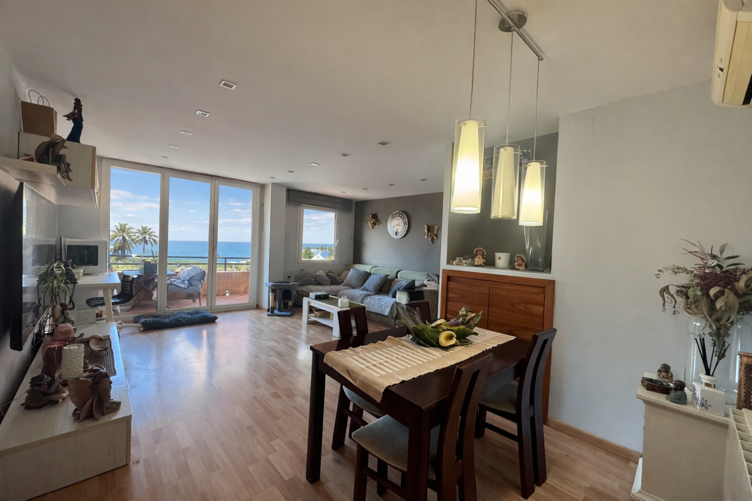 Living room of Flat for sale in Badalona  with Air Conditioner, Heating and Parquet flooring