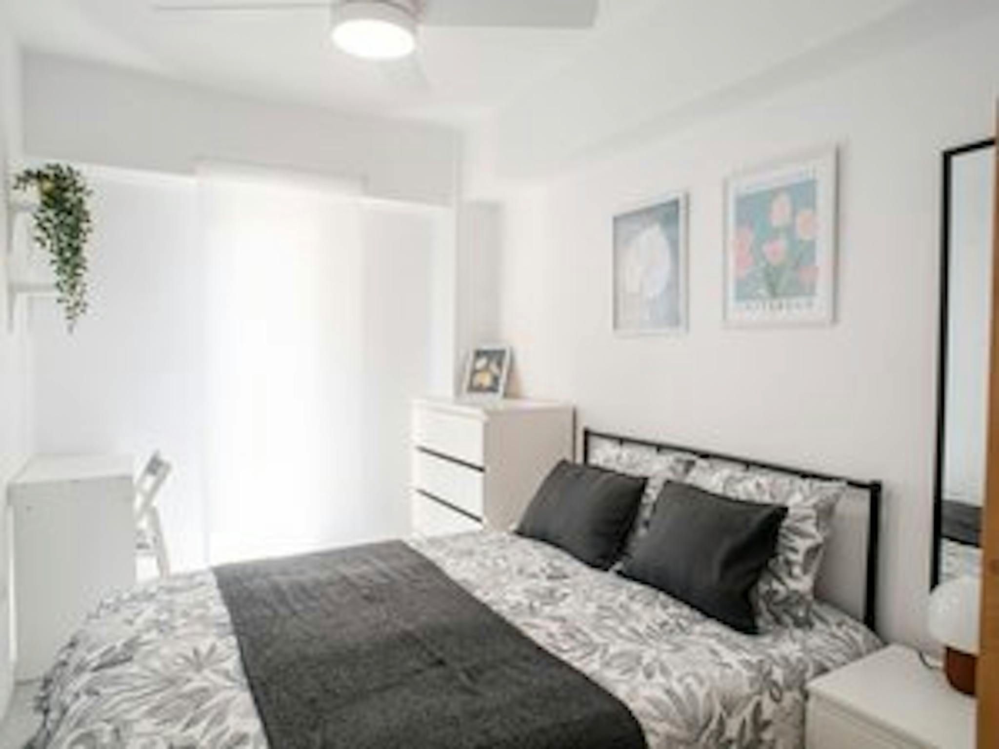 Schlafzimmer von Wohnung zur untervermieten in  Valencia Capital mit Möbliert und Waschmaschine