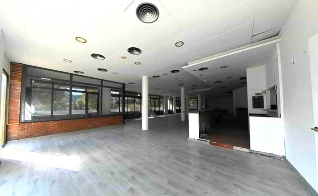 Local comercial en Venta en Carrer Canudas en Zona Industrial