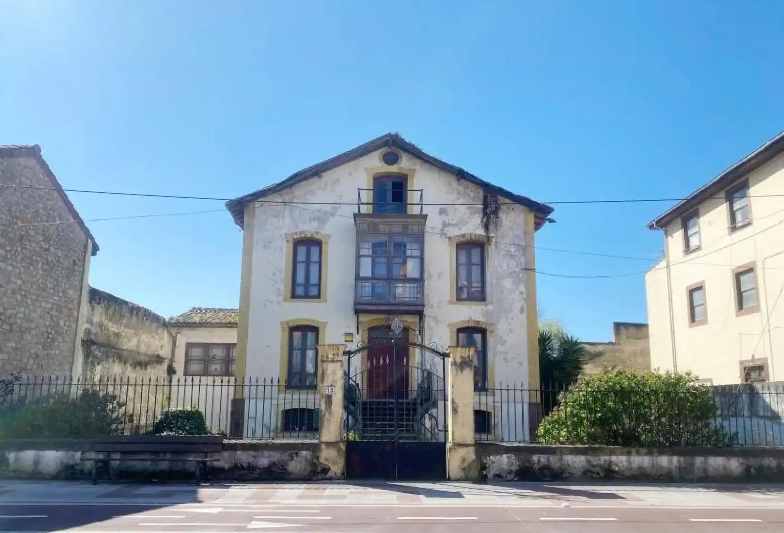Vista exterior de Casa o chalet en venta en Torrelavega  con Calefacción, Jardín privado y Terraza