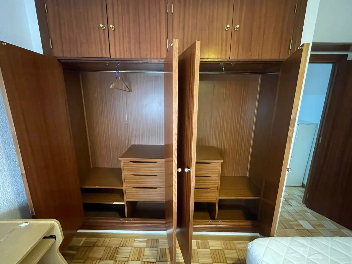 Habitación de Piso de alquiler en Alcalá de Henares con Calefacción, Parquet y Amueblado