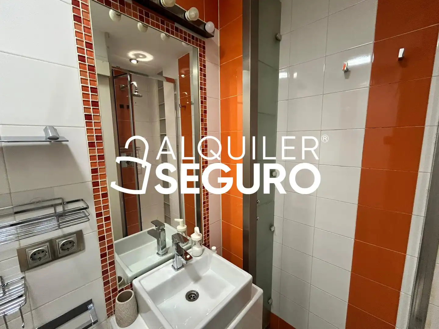 Badezimmer von Wohnung zur Miete in Madrid mit Klimaanlage, Heizung und Möbliert