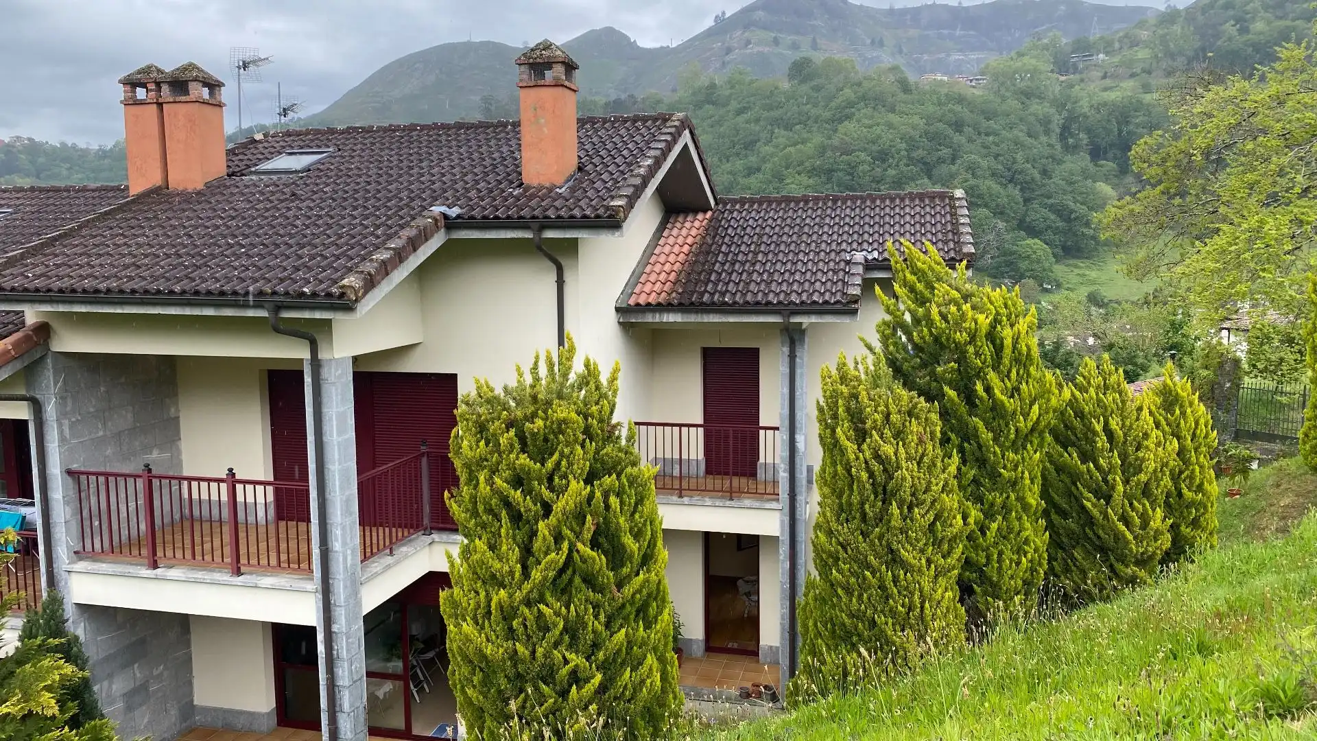 Vista exterior de Casa o xalet en venda en Cangas de Onís amb Calefacció i Traster