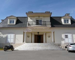Vista exterior de Casa o xalet en venda en Cáceres Capital amb Calefacció, Jardí privat i Traster