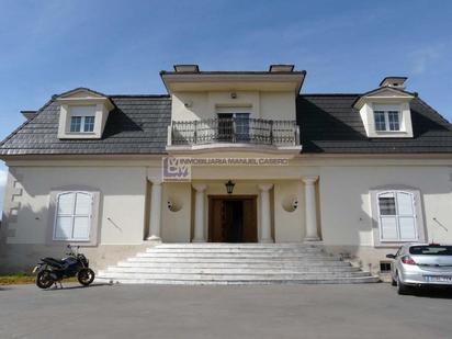 Vista exterior de Casa o xalet en venda en Cáceres Capital amb Piscina