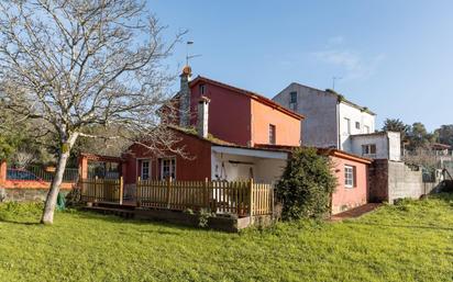 Vista exterior de Casa o xalet en venda en A Pobra do Caramiñal amb Jardí privat, Terrassa i Traster