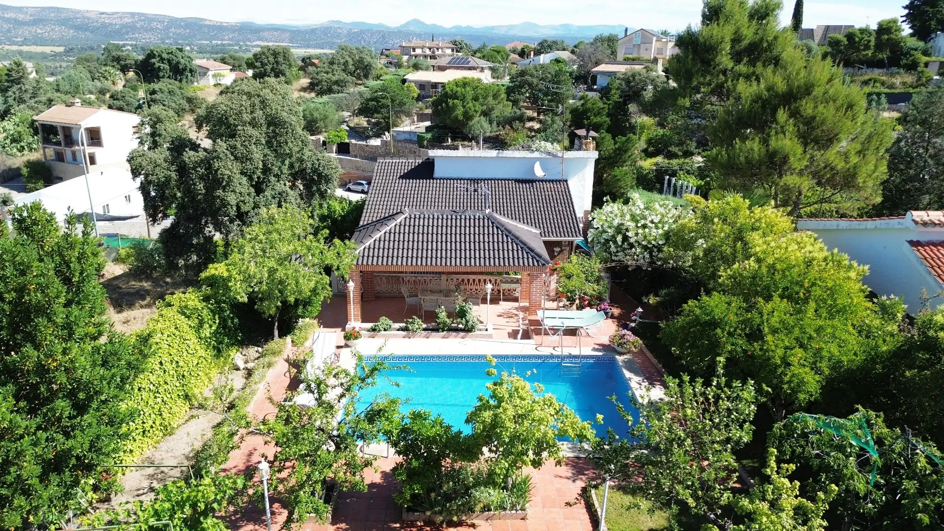 Vista exterior de Casa o xalet en venda en Santa Cruz del Retamar amb Calefacció, Jardí privat i Terrassa