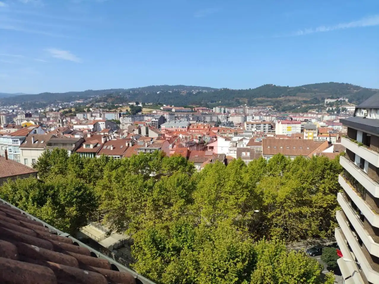 Vista exterior de Dúplex de alquiler en Ourense Capital  con Calefacción, Parquet y Amueblado