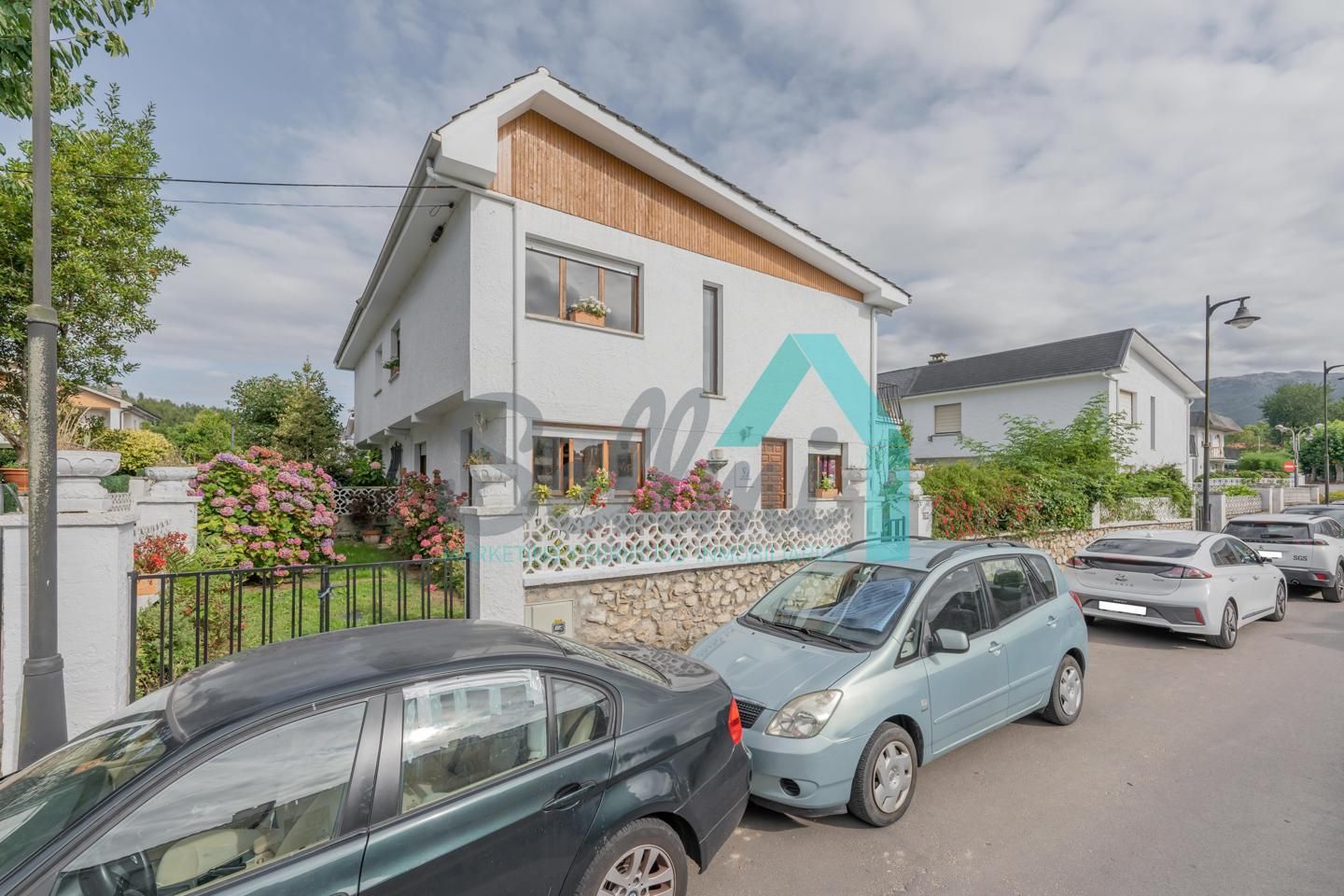Exterior view of Single-family semi-detached for sale in Llanes  with Private garden, Terrace and Furnished