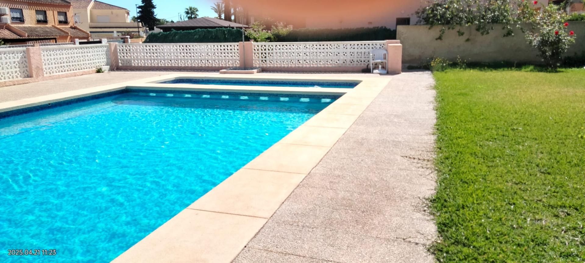 Piscina de Casa adosada en venda en L'Alfàs del Pi amb Aire condicionat, Calefacció i Jardí privat