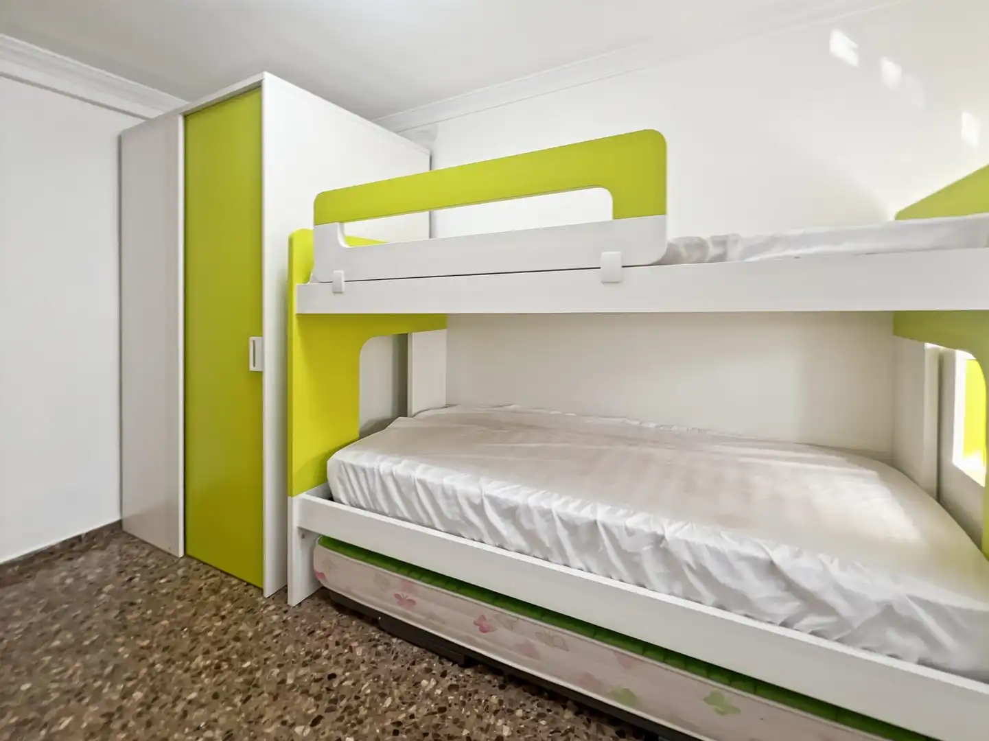 Habitación de Piso de alquiler en Castellón de la Plana / Castelló de la Plana con Aire acondicionado, Amueblado y Balcón