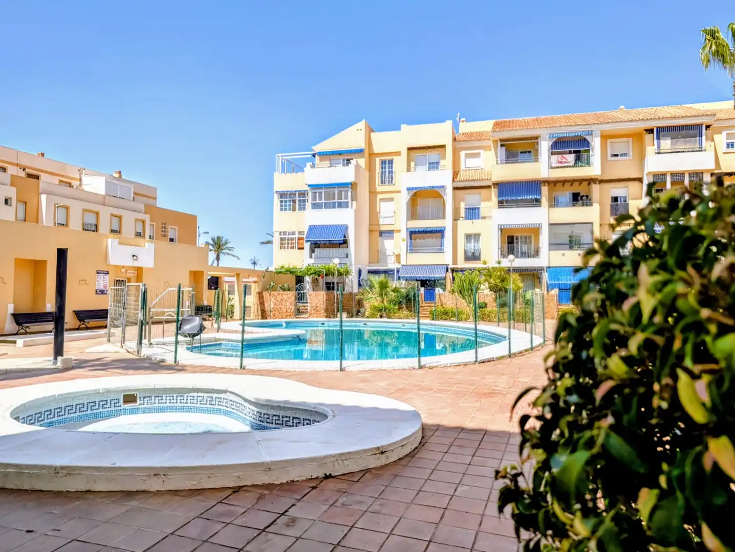Vista exterior de Planta baja en venta en Roquetas de Mar con Aire acondicionado, Calefacción y Terraza