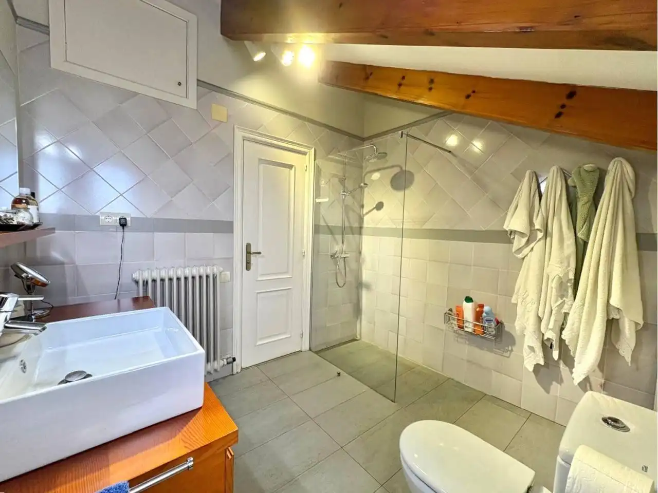 Badezimmer von Maisonette zum Verkauf in Sant Cugat del Vallès mit Klimaanlage, Heizung und Parkett