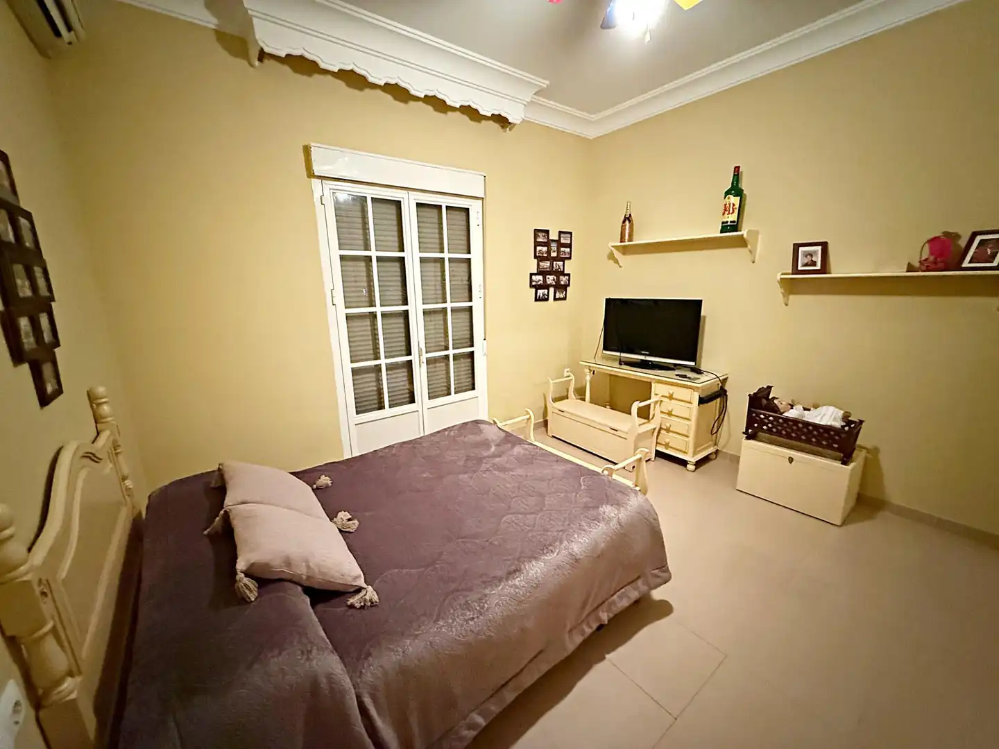 Habitación de Casa adosada en venta en Pilas con Aire acondicionado y Terraza