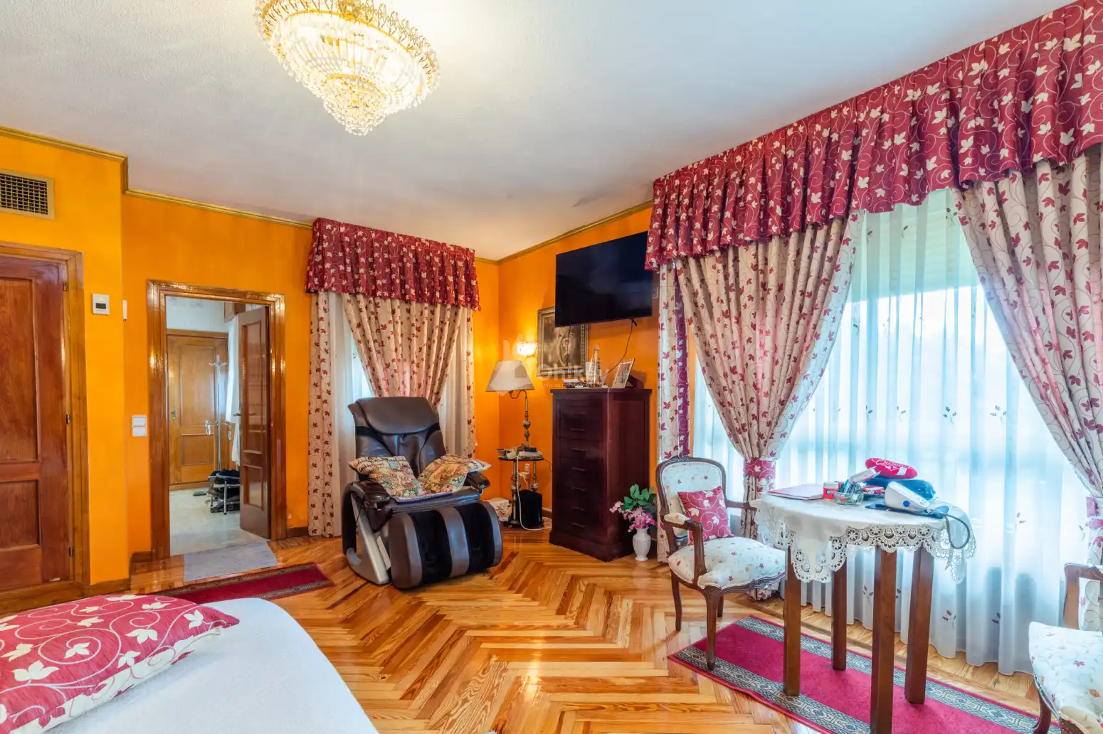 Bedroom of Houses for sale in Villanueva de la Cañada  with Air Conditioner, Heating and Parquet flooring
