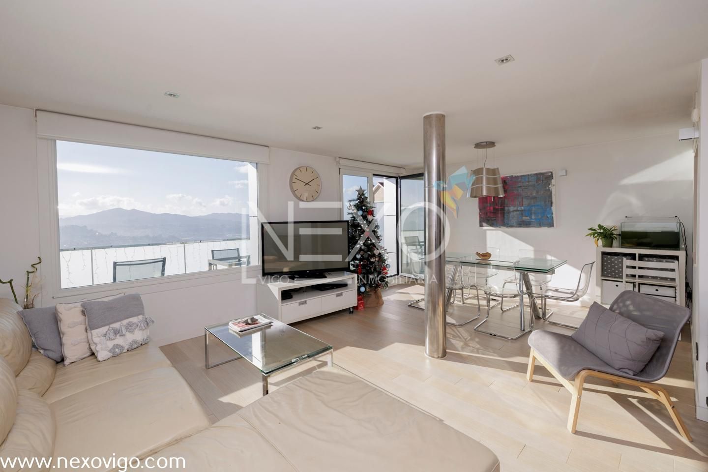 Sala d'estar de Casa o xalet en venda en Vigo  amb Aire condicionat i Terrassa