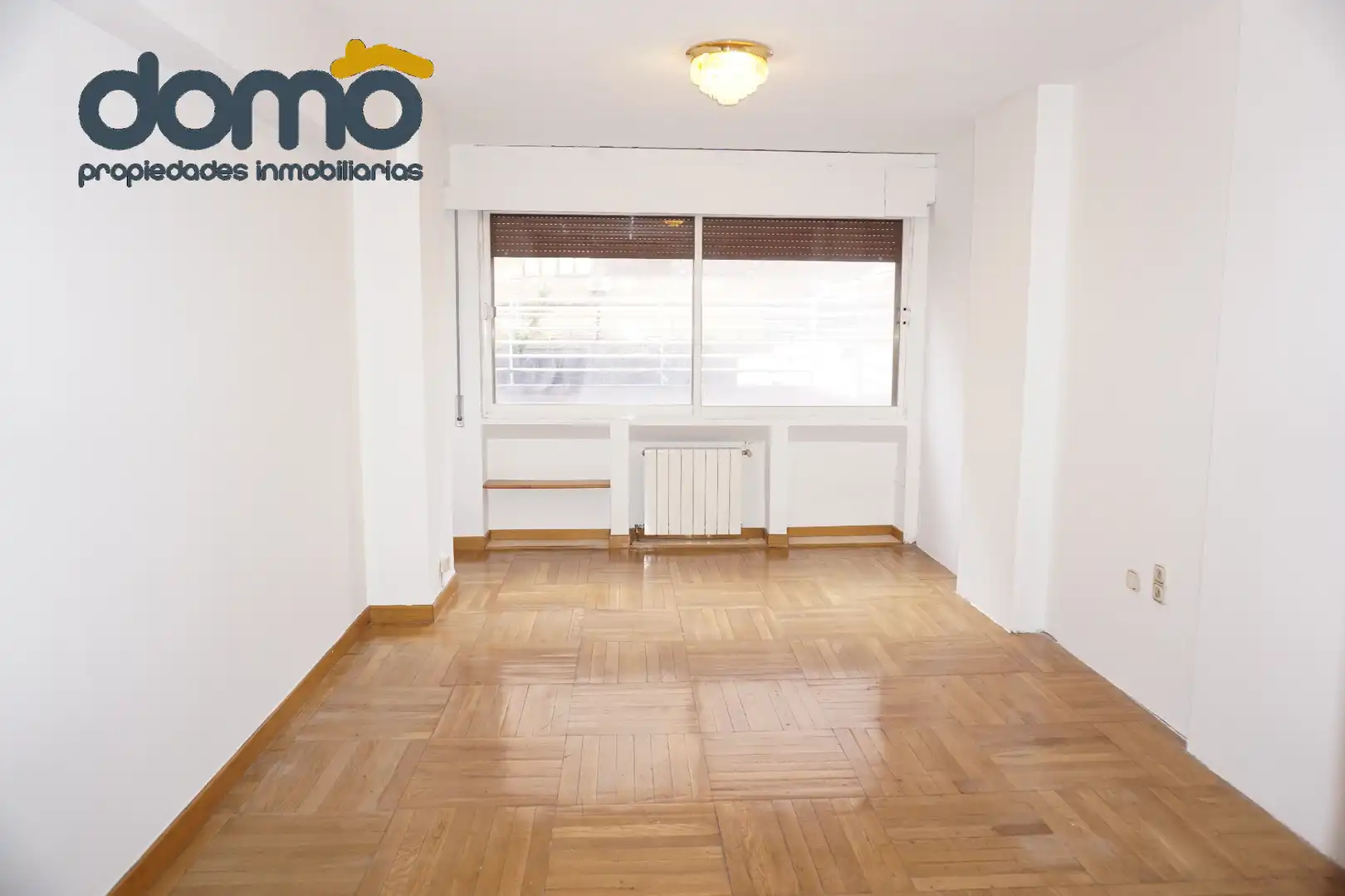 Piso con ascensor en venta en Avenida de la Constitución 18