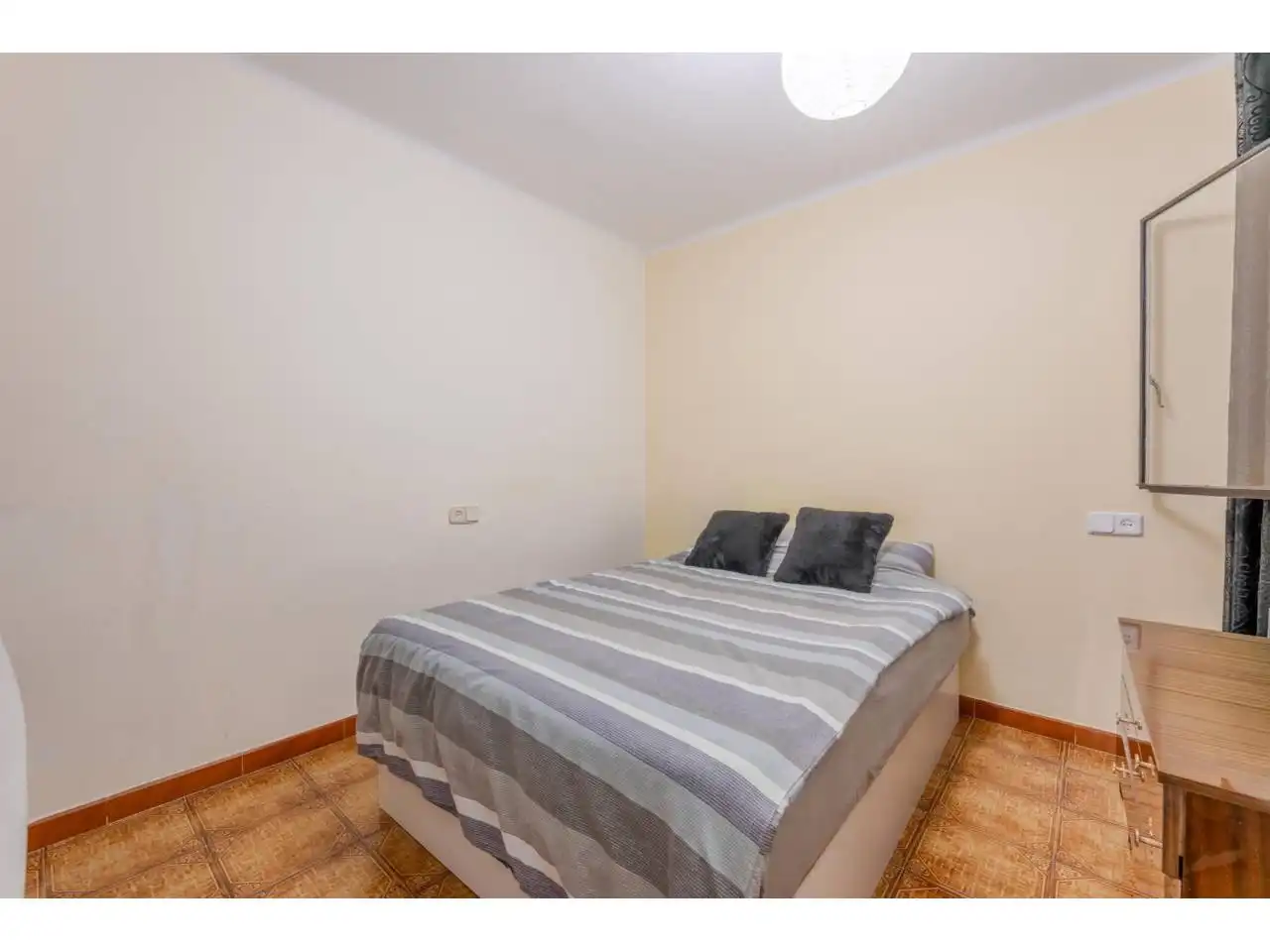 Bedroom of Flat for sale in Girona  with Heating and Balcony