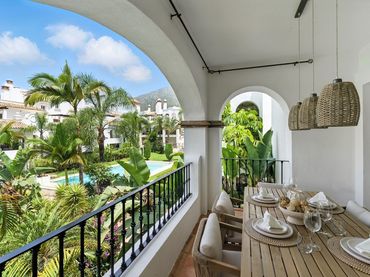 Apartment with pool to rent in Milla de Oro