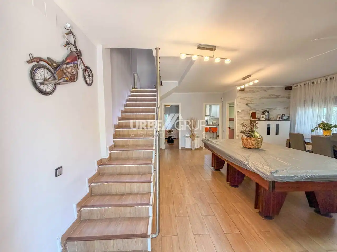 Detached homes for sale in Abrera  with Air Conditioner, Heating and Private garden