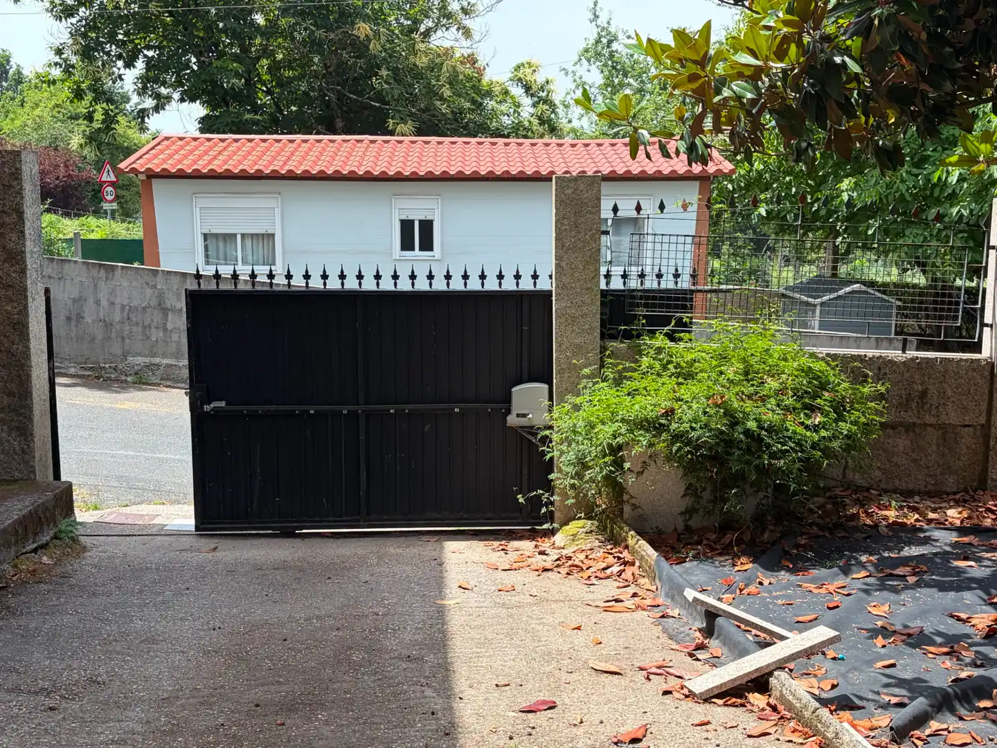 Vista exterior de Casa o xalet en venda en A Cañiza   amb Calefacció, Jardí privat i Parquet