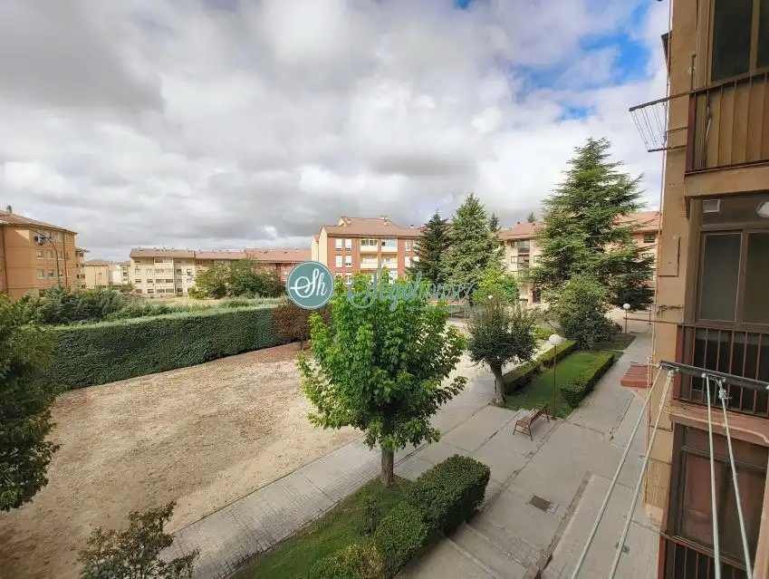 Vista exterior de Piso en venta en Segovia con Calefacción, Terraza y Trastero