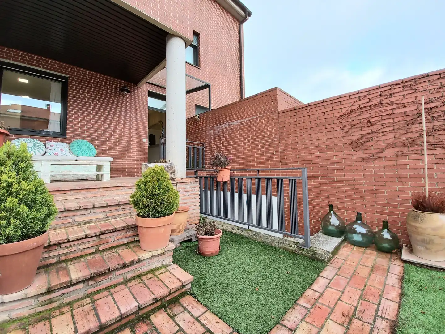Terrassa de Casa adosada en venda en Burgos amb Jardí privat