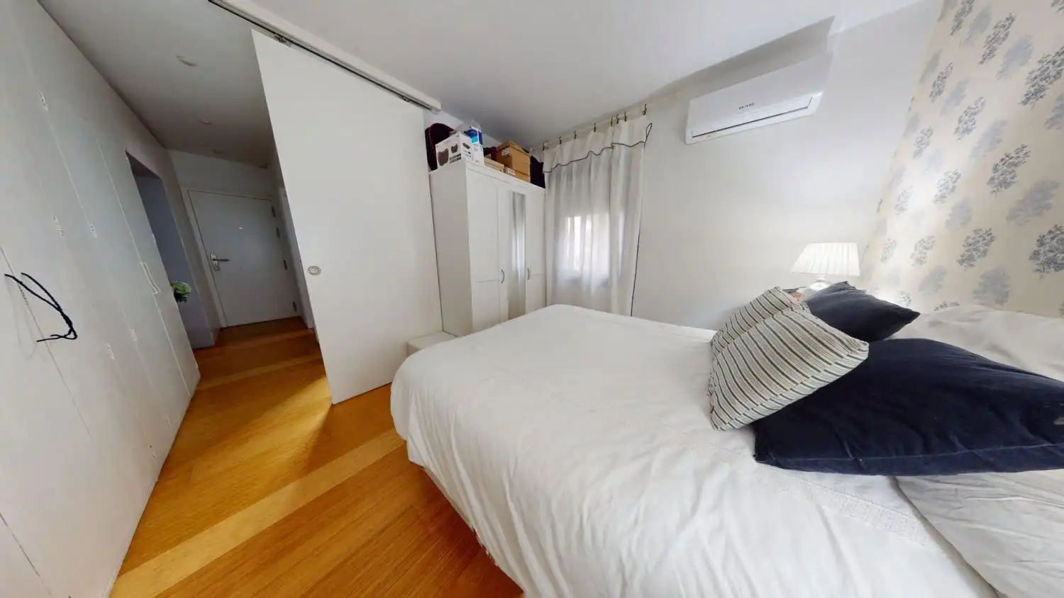 Bedroom of Flat for sale in Sevilla  with Air Conditioner, Heating and Terrace
