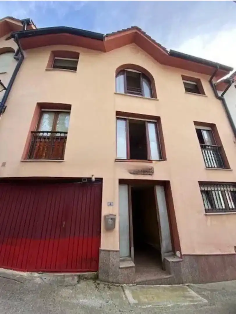 Vista exterior de Casa adosada en venta en Usurbil con Calefacción, Parquet y Amueblado