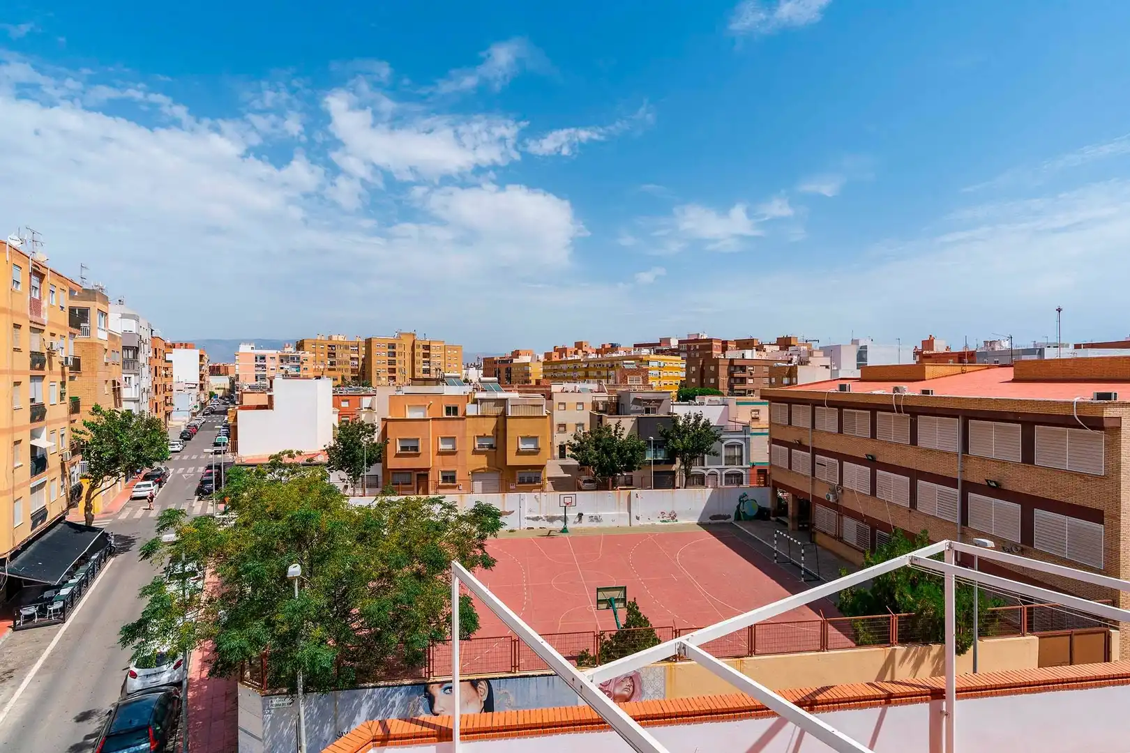 Vista exterior de Àtic en venda en Almería amb Aire condicionat, Calefacció i Terrassa