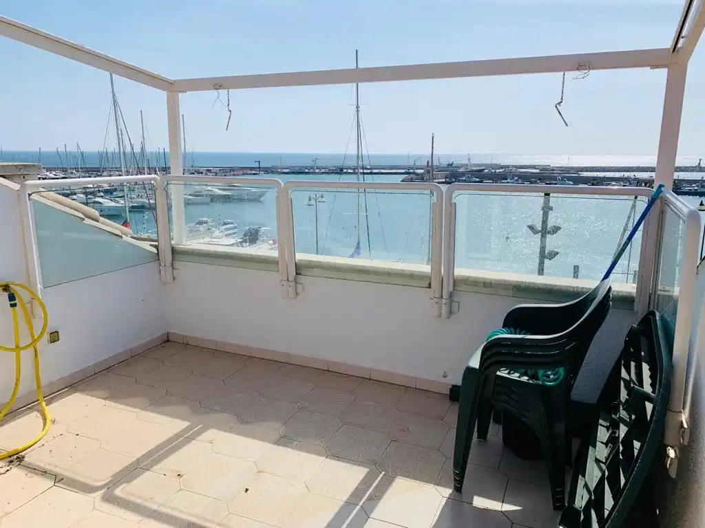 Flat to rent in Carrer del Consolat de Mar 19