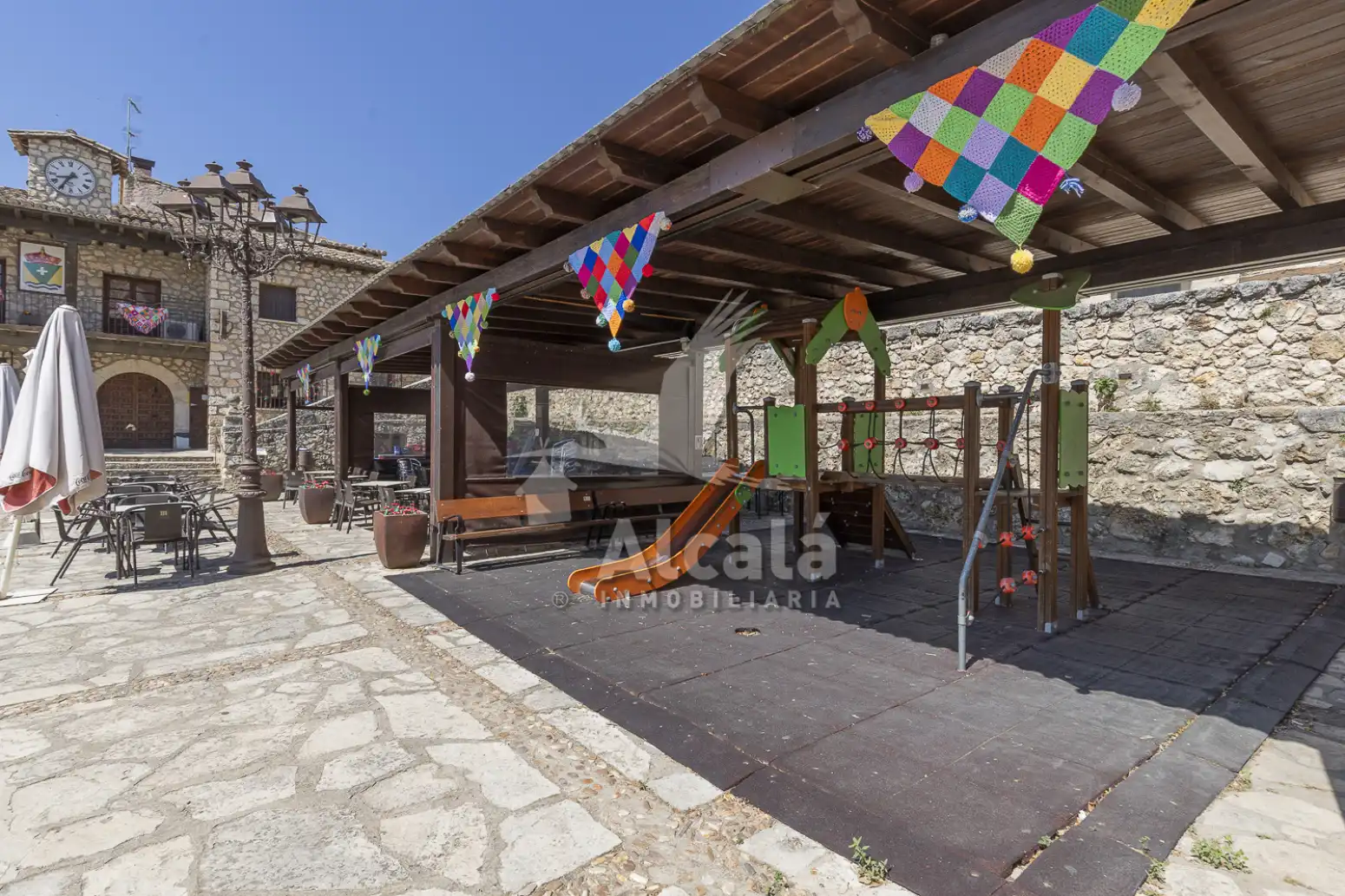Casa adosada en venda en Alocén amb Calefacció