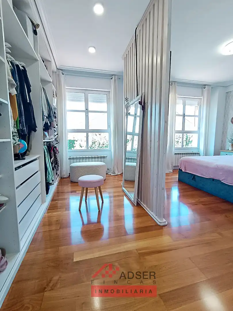 Dormitori de Casa adosada en venda en Lardero amb Aire condicionat, Calefacció i Jardí privat