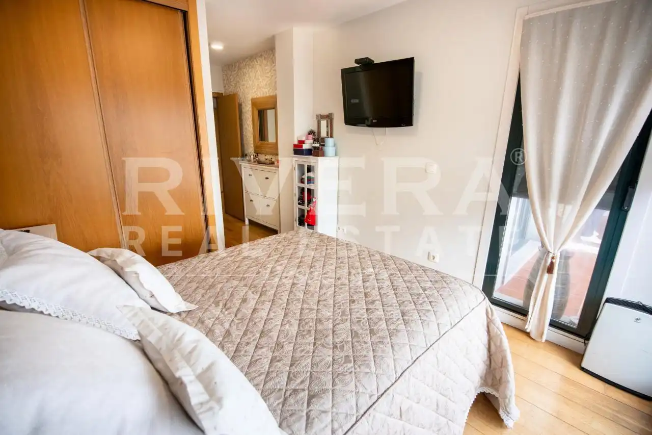 Habitación de Ático en venta en Sanxenxo con Calefacción, Parquet y Terraza