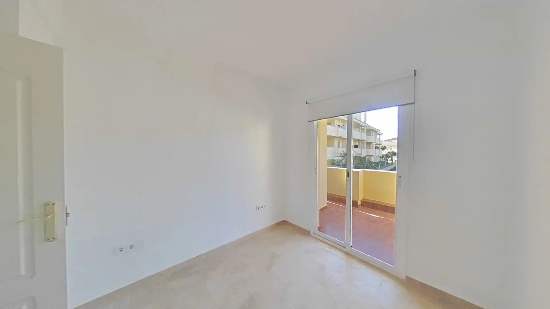 Schlafzimmer von Wohnungen zum Verkauf in Manilva mit Abstellraum und Schwimmbad