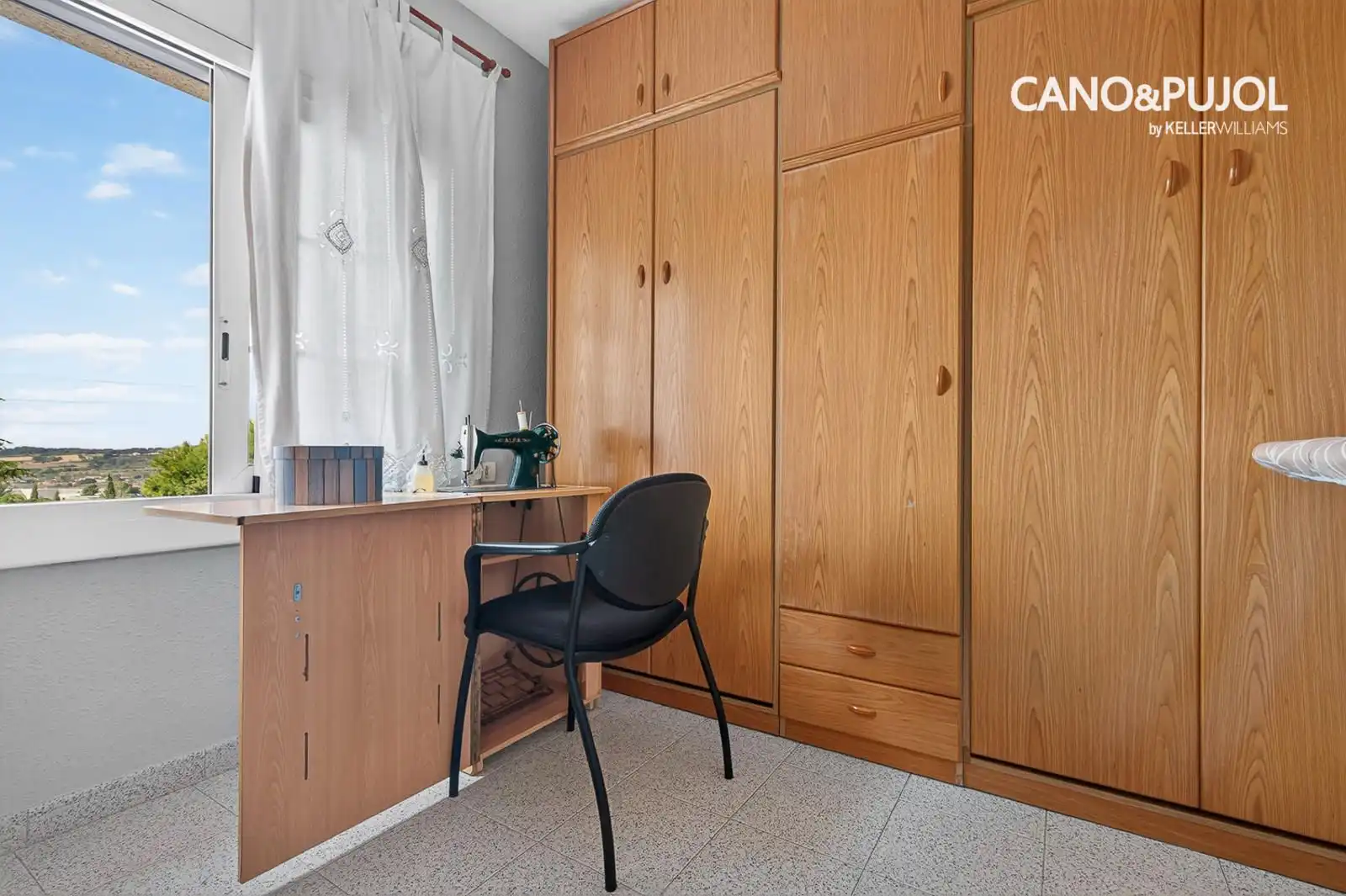 Bedroom of Houses for sale in Ca n'Oriol
